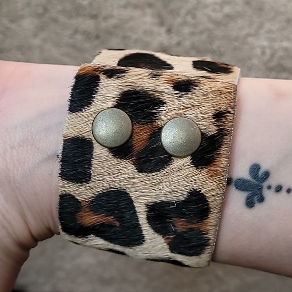 Leather leopard Snap Braclet - Picture 2 of 3